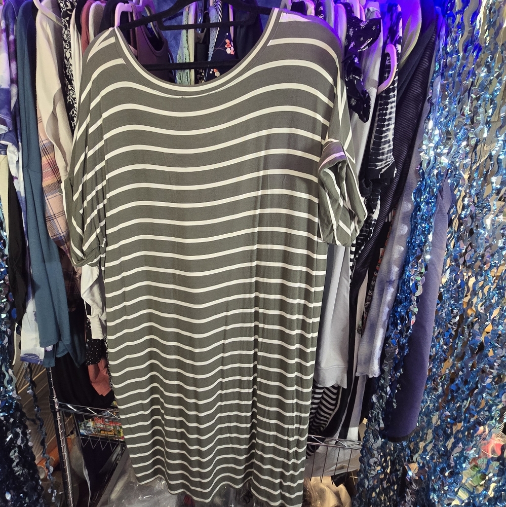 2X NEW Boutique ZENANA Olive/Wht Striped Dress VNeck 27-31.5"Ptp 39"Long 2 Pckts - Picture 10 of 11